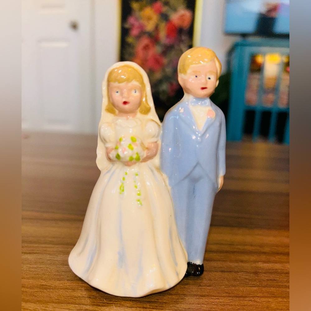 Vintage Bride and Groom Wedding Cake Topper